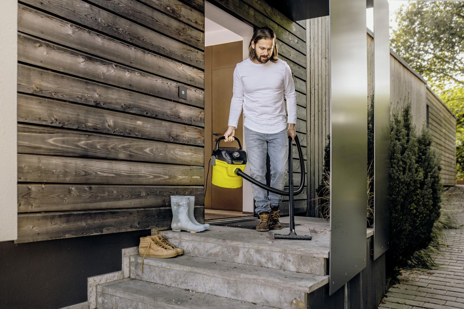 Vacuum Cleaner KARCHER Suction power 220 AW Input power 1000 W Dust capacity 12 L Drum vacuum Cleaning type dry&wet Dust container Dust bag Colour Black/Yellow 1.628-400.0