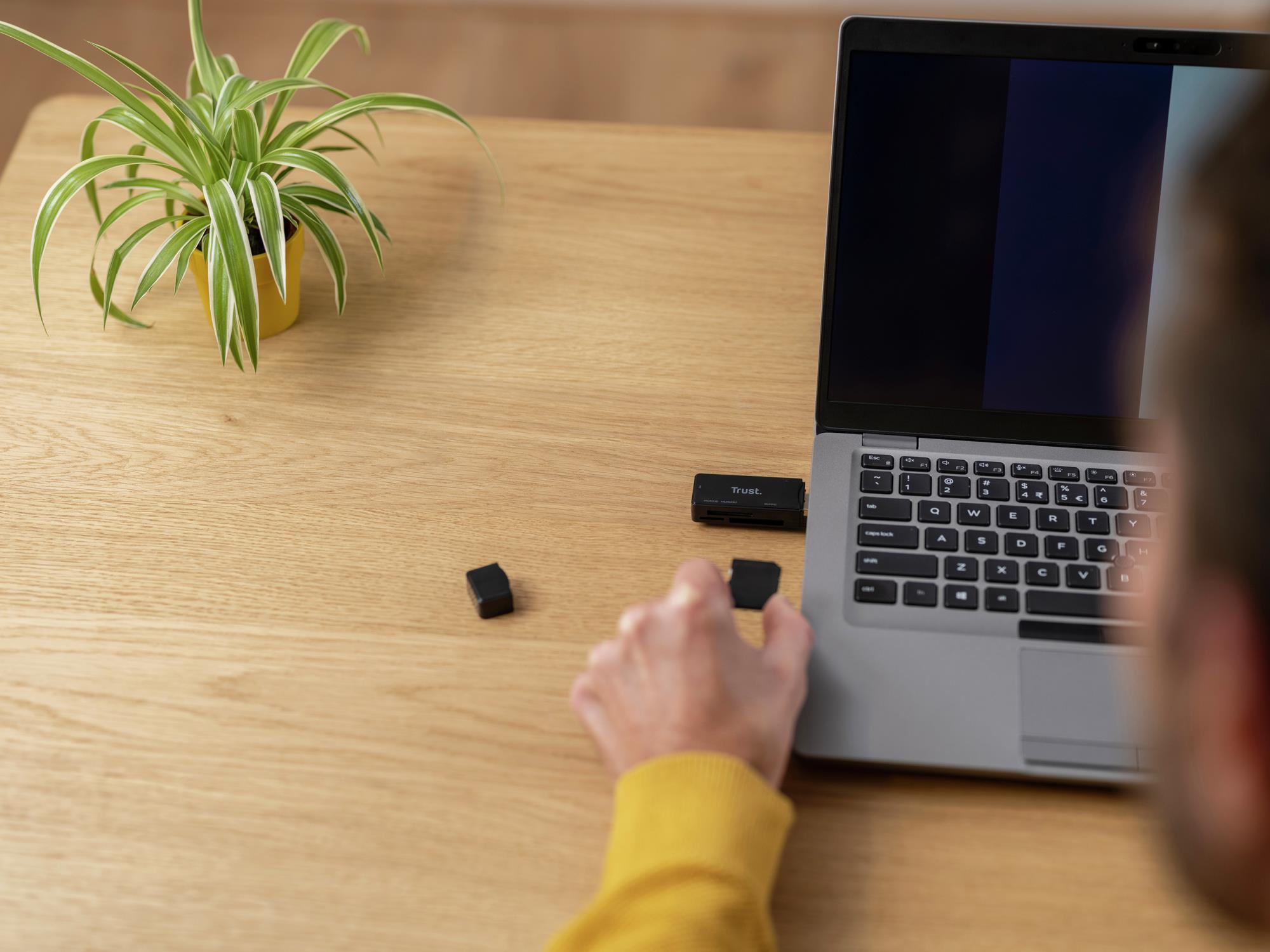 MEMORY READER FLASH USB3.1/NANGA 21935 TRUST