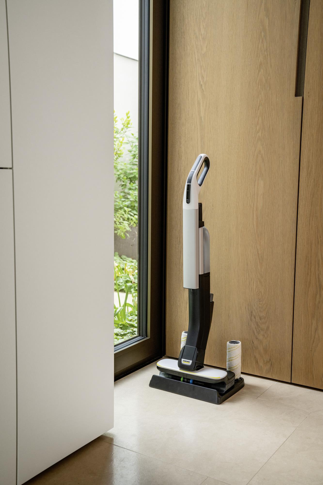 Vacuum Cleaner KARCHER Hard floor cleaner FC 4-4 Battery Set 4B Duo Noise 57 dB Weight 3.4 kg 1.056-406.0