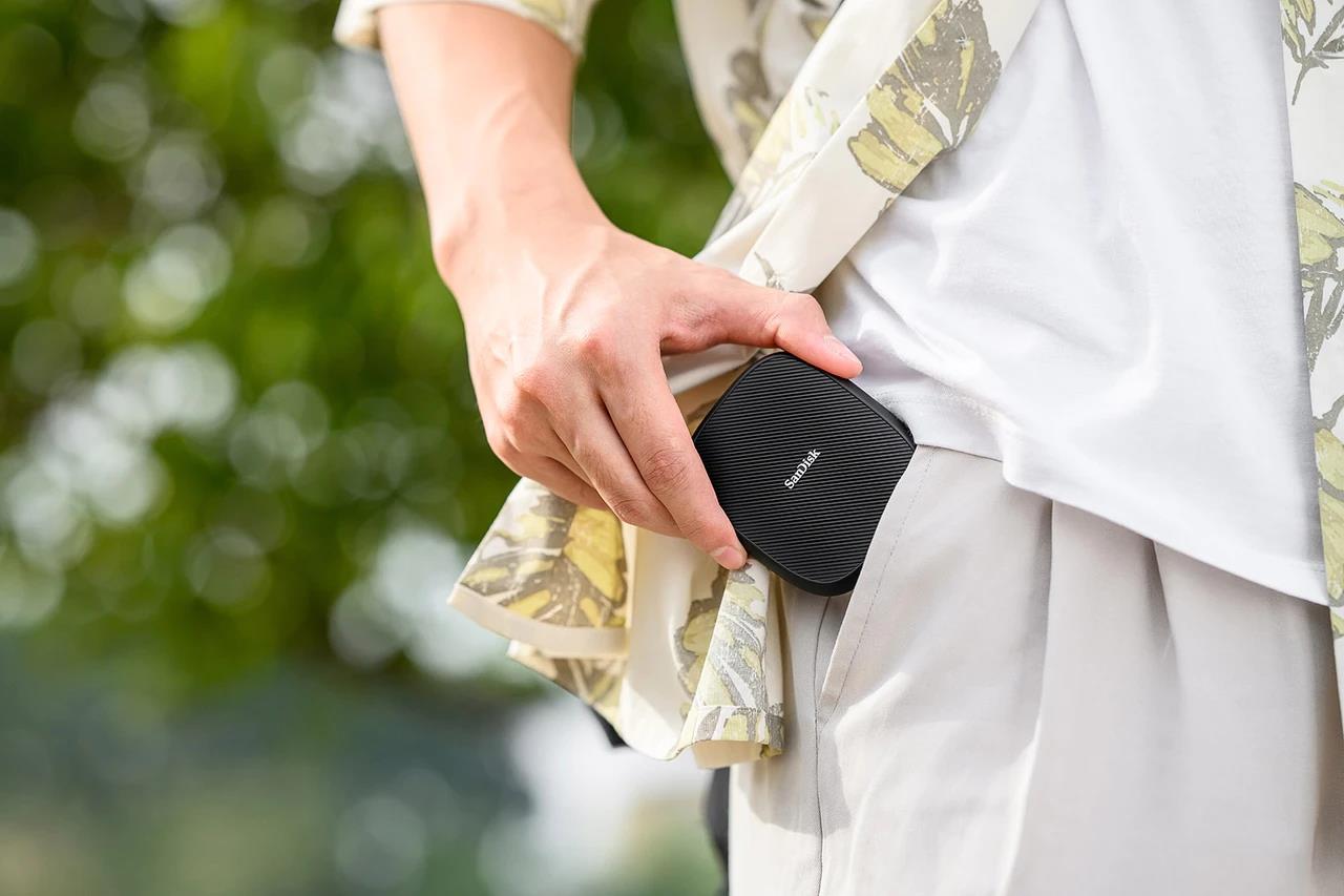 External SSD SANDISK Read speed 1000 MB/s 1 TB SDSSDE62M-1T00-G25
