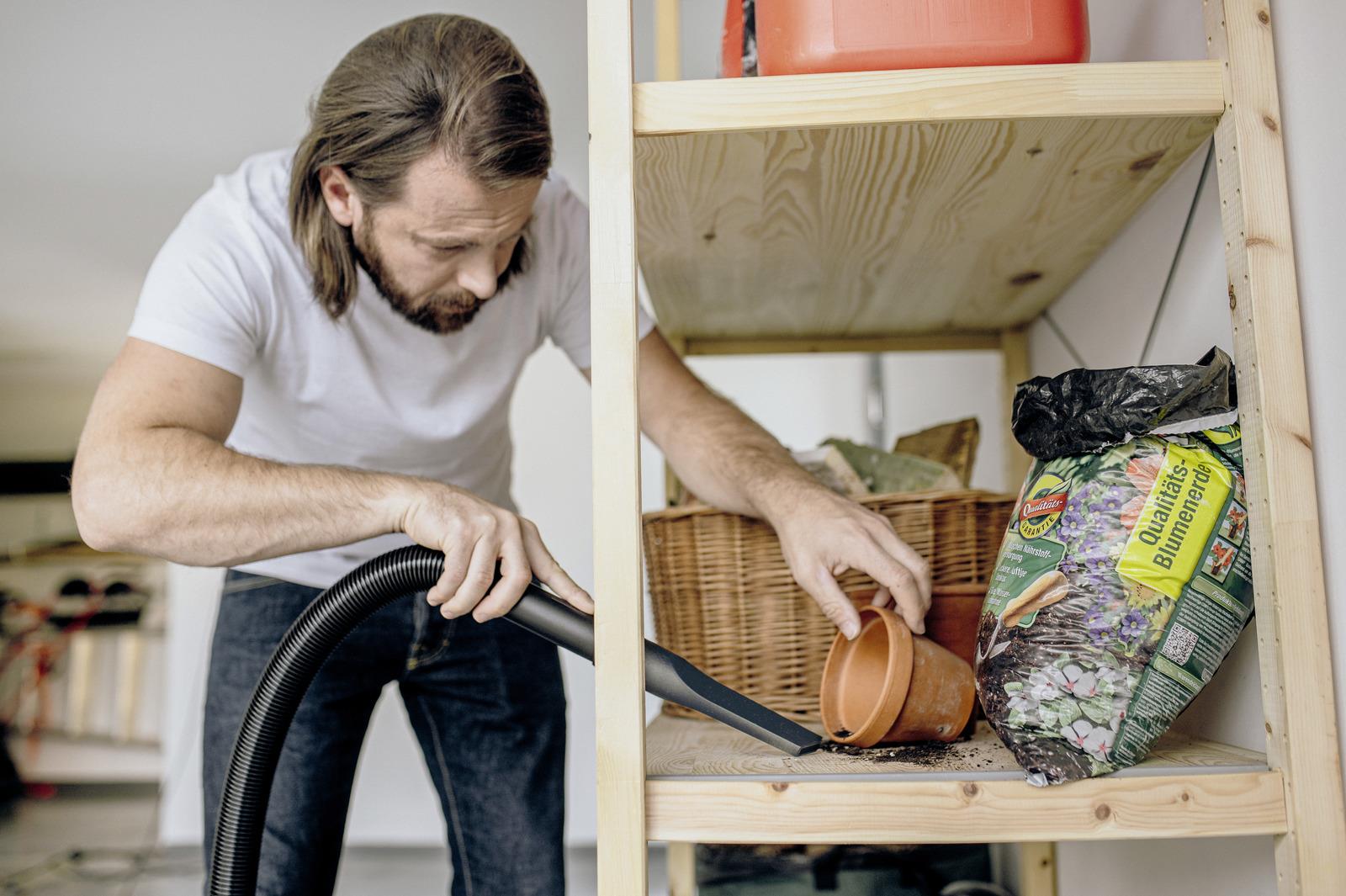 Vacuum Cleaner KARCHER Suction power 220 AW Input power 1000 W Dust capacity 12 L Drum vacuum Cleaning type dry&wet Dust container Dust bag Colour Black/Yellow 1.628-400.0