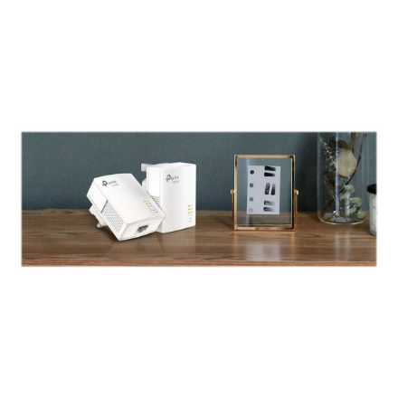 TP-LINK | Gigabit Powerline Starter Kit | TL-PA7017 KIT | 10/100/1000 Mbit/s | Ethernet LAN (RJ-45) ports 1 | No Wi-Fi | Data transfer rate (max) 1000 Mbit/s | Extra socket