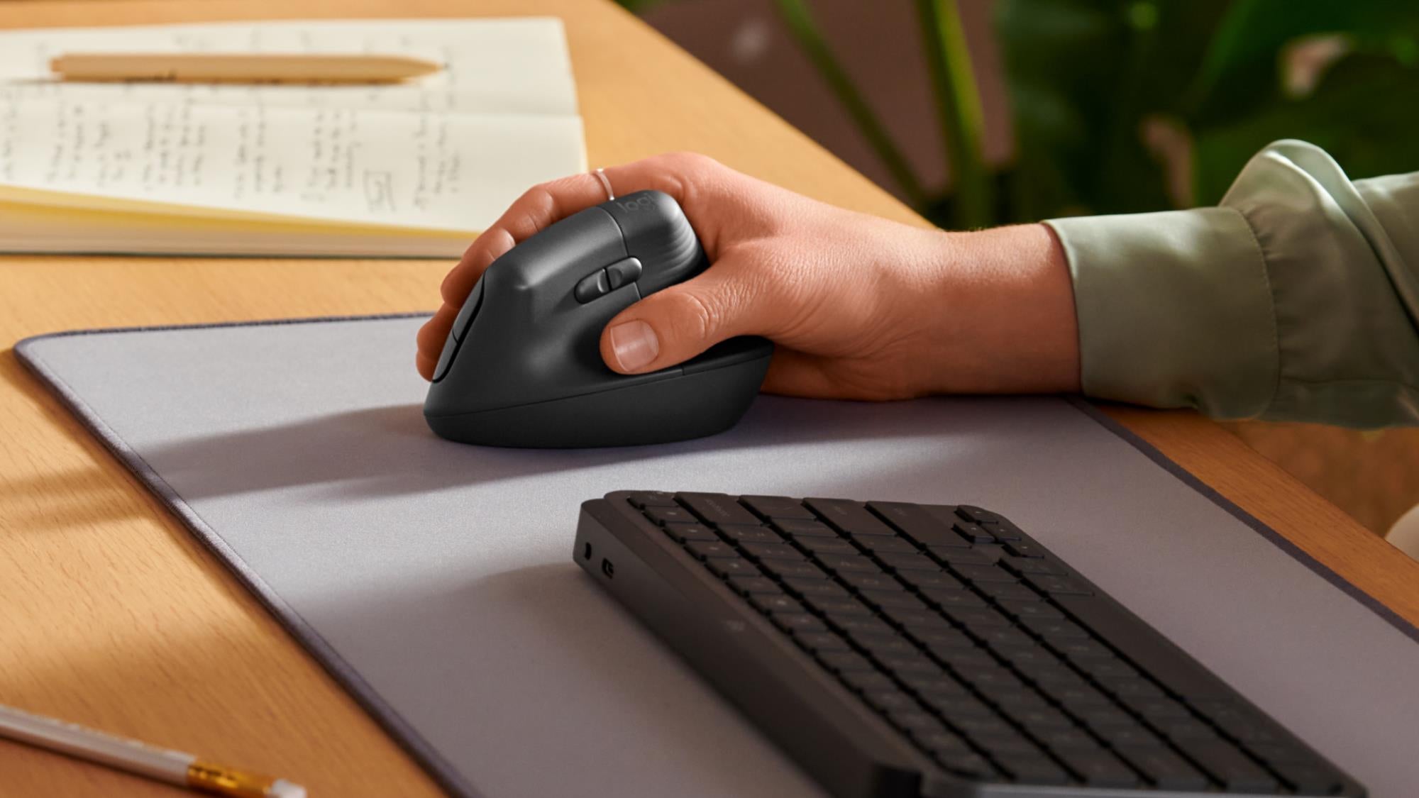 MOUSE USB OPTICAL WRL LIFT VER/BLACK 910-006473 LOGITECH