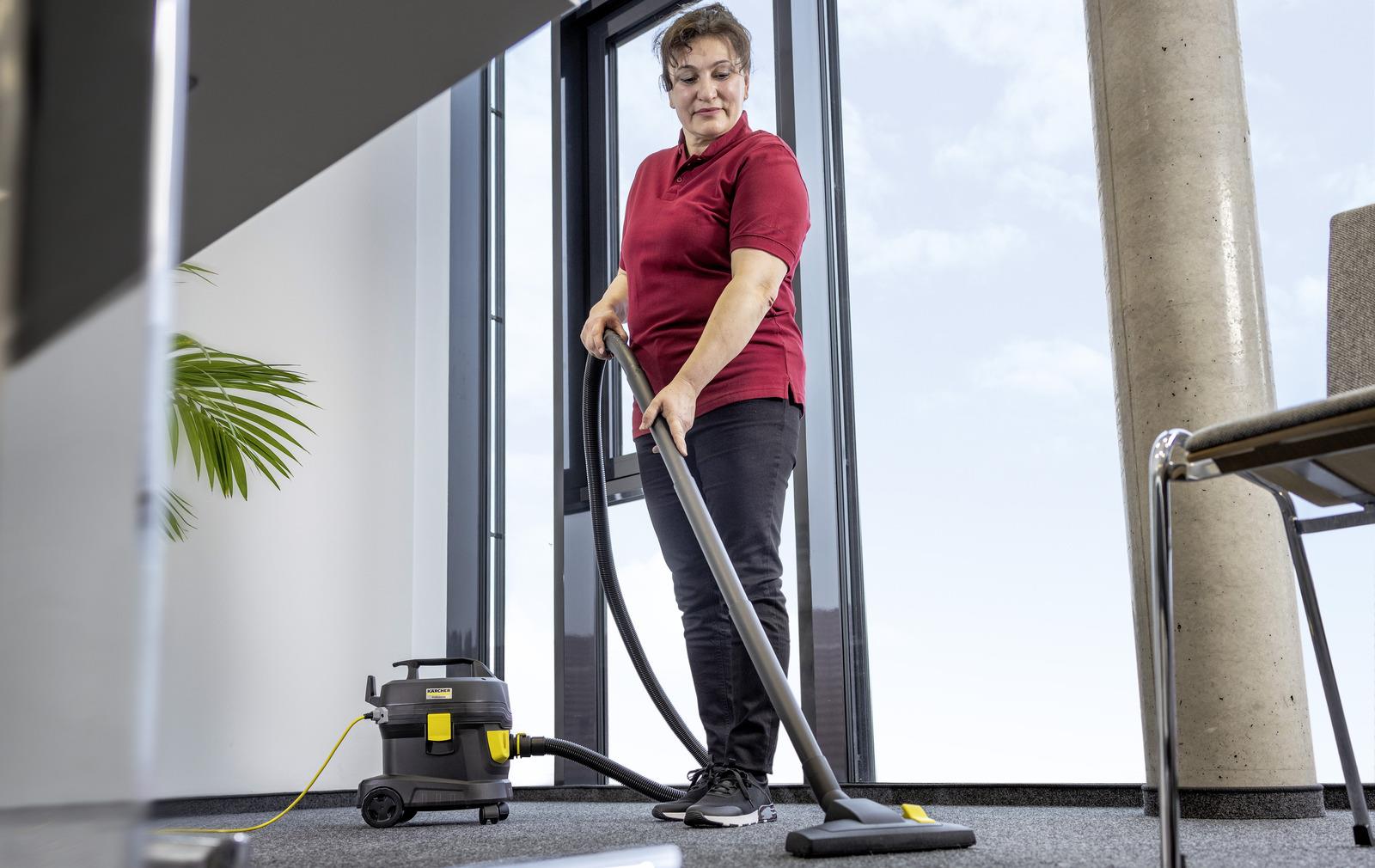 Vacuum Cleaner KARCHER Input power 850 W Dust capacity 11 L Drum vacuum Cleaning type Dry Dust container Dust bag Colour Black 1.527-222.0