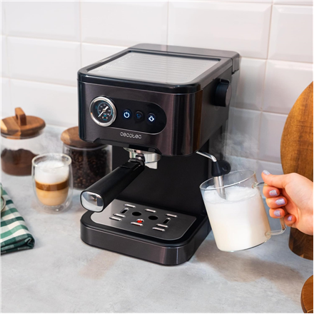 Cecotec Coffee machine | Power Espresso 20 Pro Latte | Pump pressure 20 bar | Built-in milk frother | Semi-automatic | B