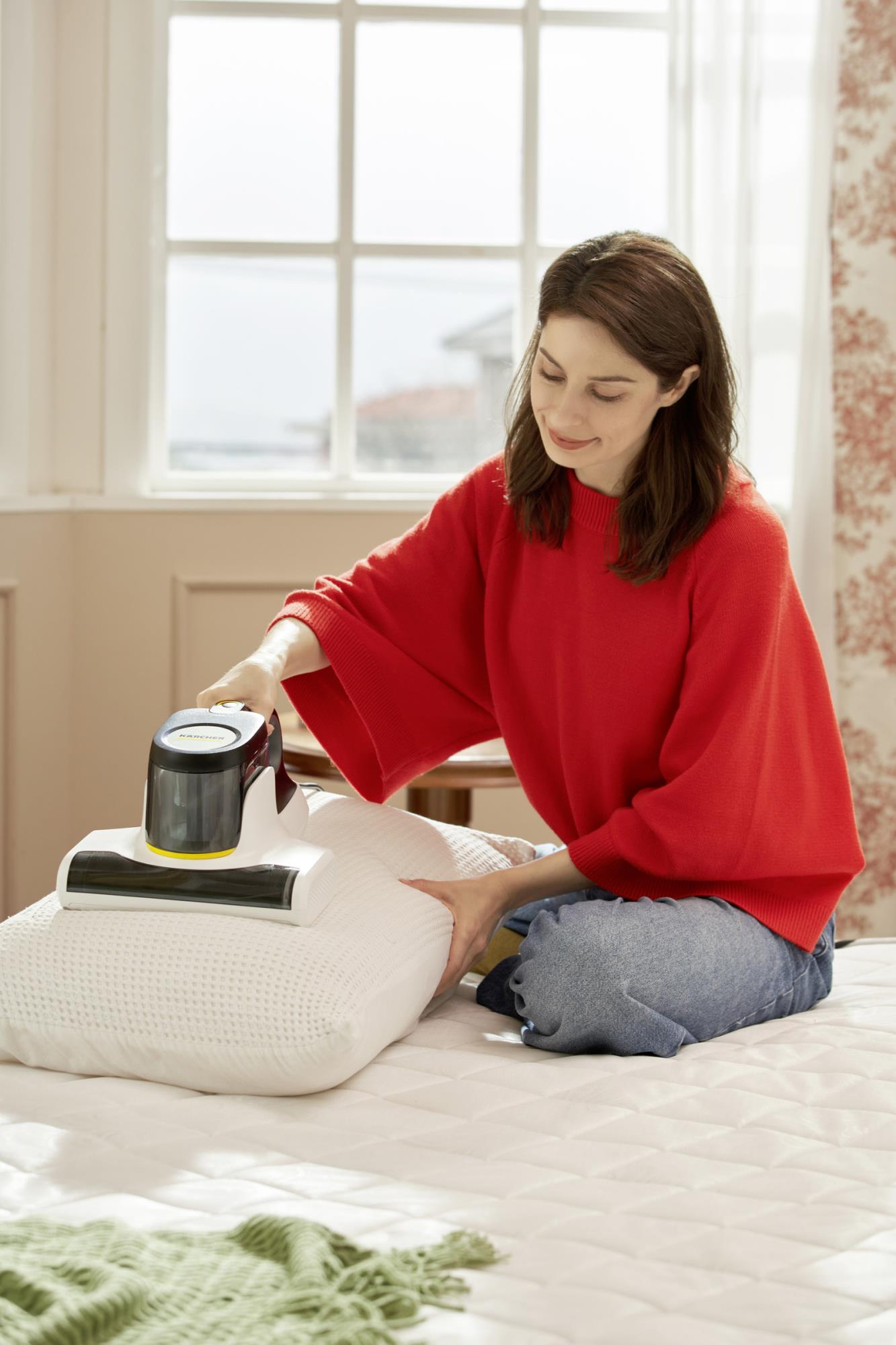 Vacuum Cleaner KARCHER VCH 4 UVCLEAN Dry 500 W Dust container Bagless 0.4 L AC Black/White 1.198-412.0