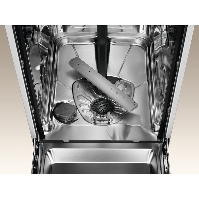 Dishwasher with cutlery basket ESA63210SX