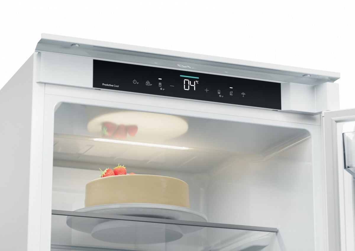 refrigerator-freezer built-in CNBQT3518E