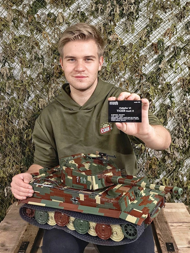 Bricks PZKPFW VI Tiger Ausf.E 8000 pieces