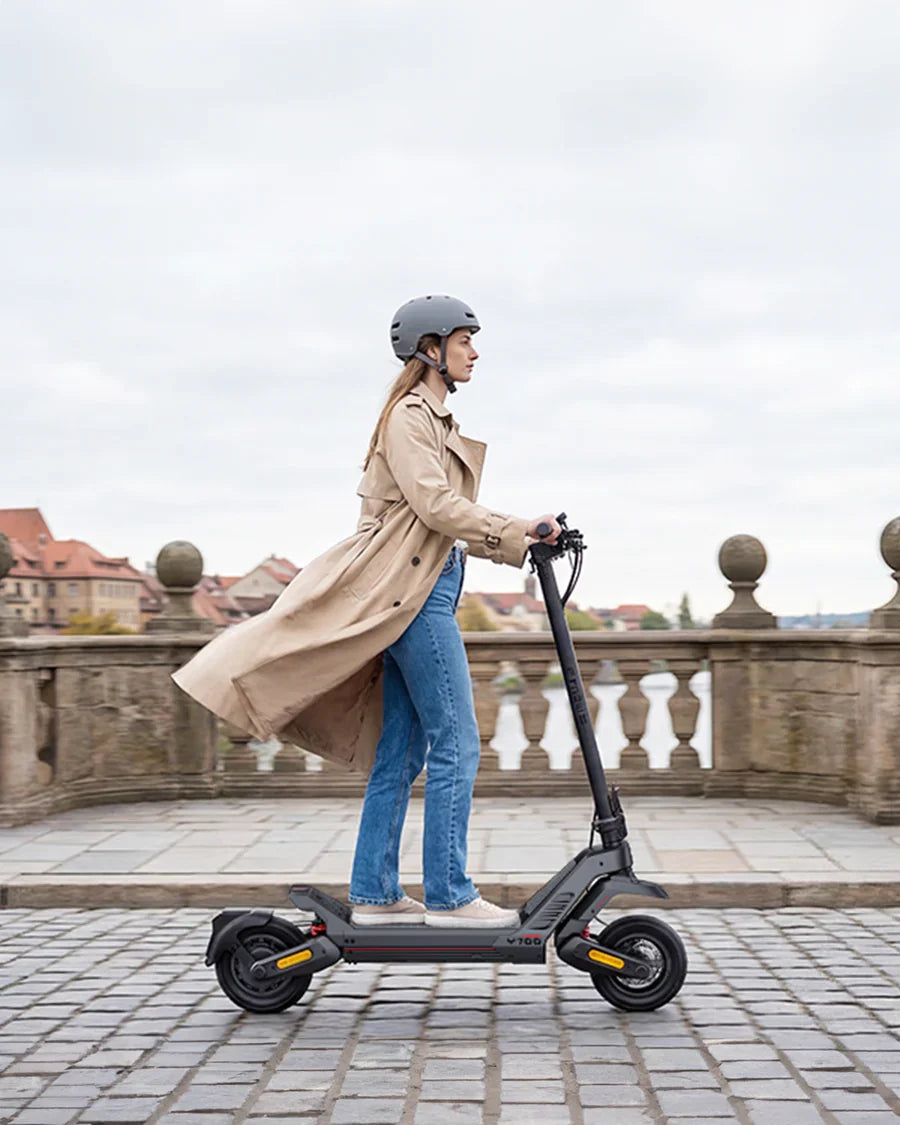 ENGWE Y700 1200W Peak Power Motor 85KM Range Foldable Electric Scooter