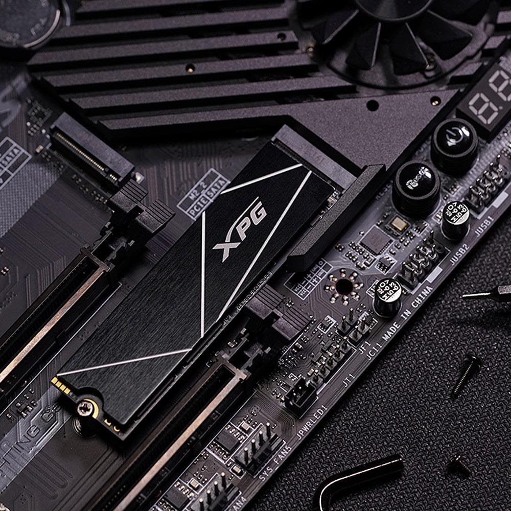 SSD ADATA XPG GAMMIX S70 1TB M.2 PCIe Gen4 3D NAND Write speed 5500 MBytes/sec Read speed 7400 MBytes/sec TBW 740 TB MTBF 2000000 hours AGAMMIXS70B-1T-CS
