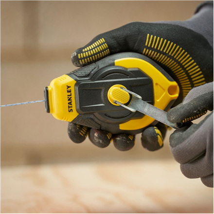 Stanley STHT47312-0 30M 3:1 Comfort Grip Reel Kit With Blue Chalk and Line Level