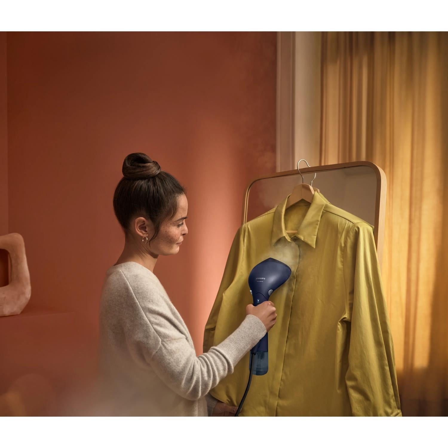 GARMENT STEAMER HANDHELD/STH7020/20 PHILIPS