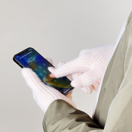 Braided phone gloves with cutouts for fingers - pink — Hurtel