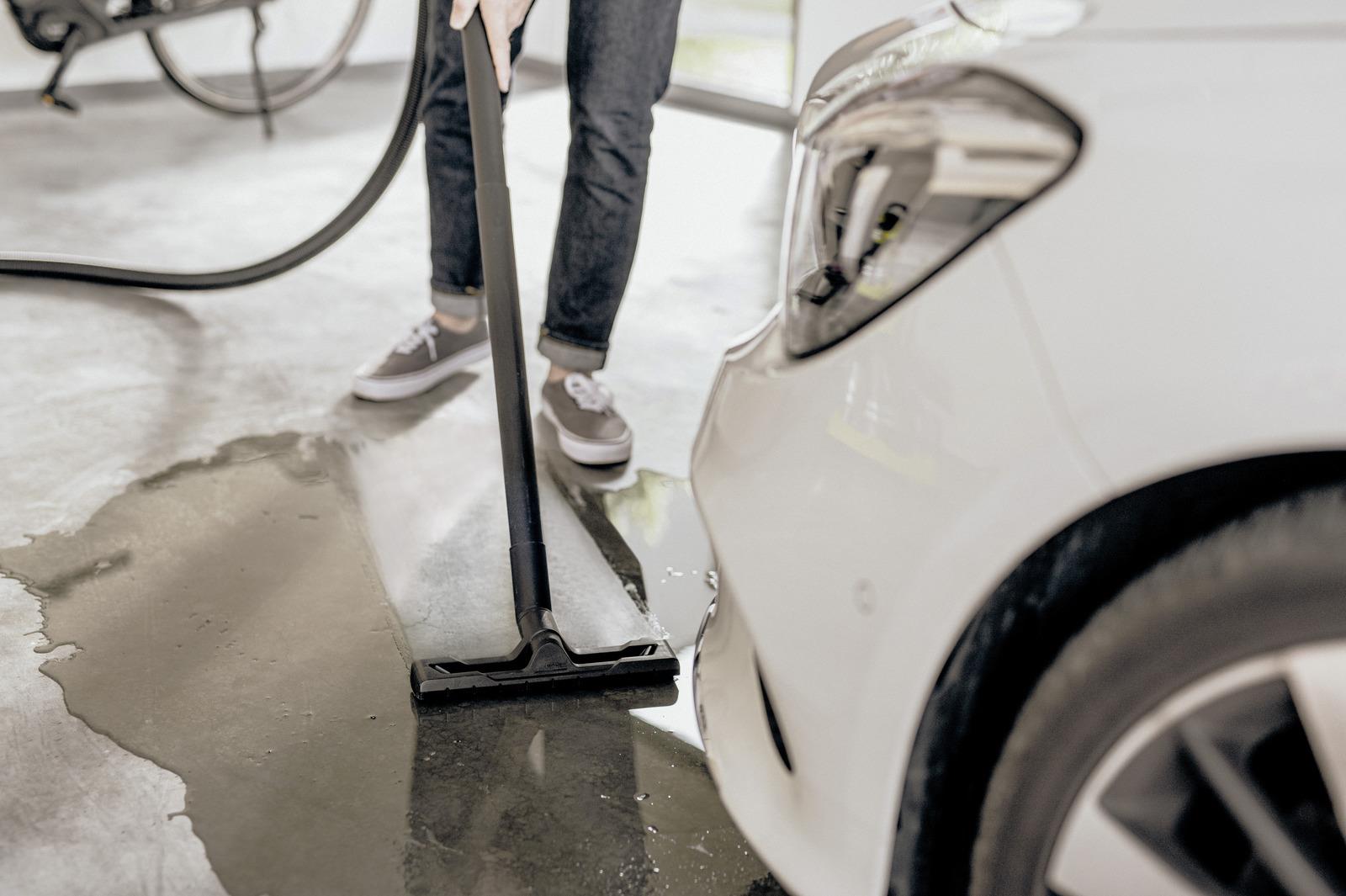Vacuum Cleaner KARCHER Wet and dry vacuum cleaner WD 4 S V-20/5/22 1000 Watts Suction power 240w Capacity 20 l Noise 73 dB Yellow Weight 7.2 kg 1.628-260.0