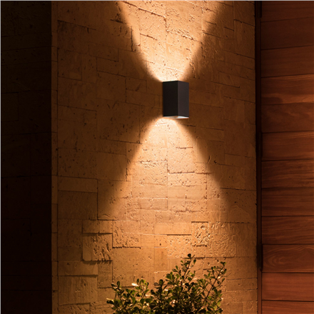Philips Hue WCA Resonate Outdoor Wall Lantern, Black | 8 W | 2000-6500 Hue White Colour Ambiance