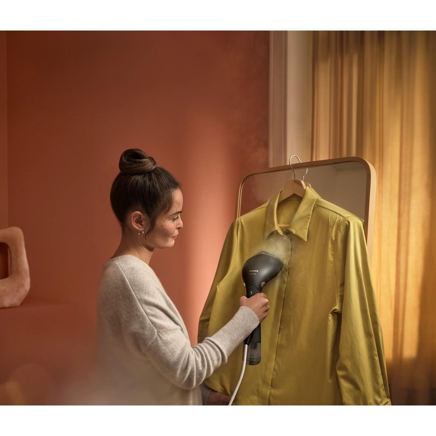 GARMENT STEAMER HANDHELD/STH7040/80 PHILIPS