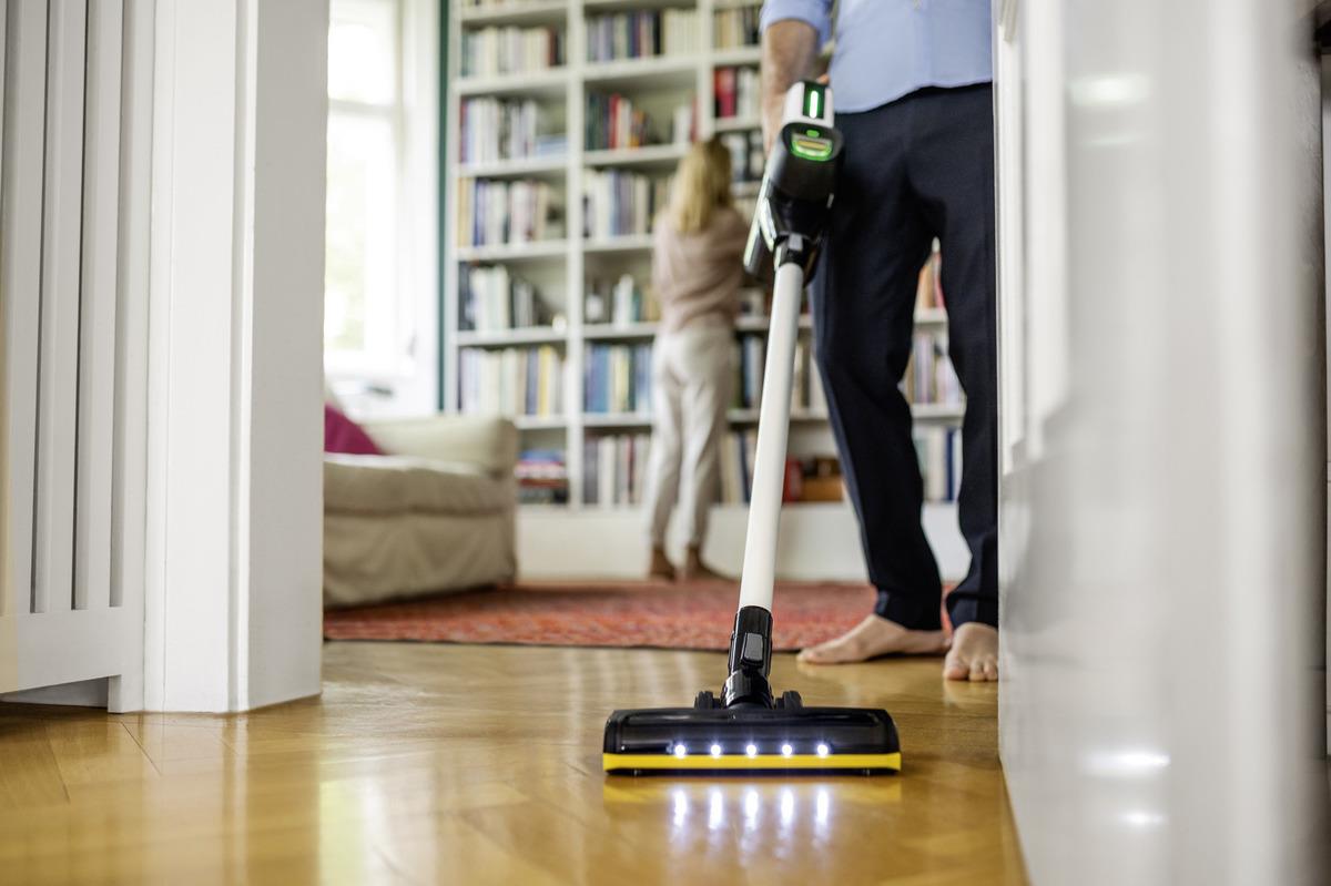 Vacuum Cleaner KARCHER Battery-power vacuum cleaner VC 7 Cordless yourMax Upright/Cordless/Bagless/Rechargeable Capacity 0.8 l Noise 78 dB White Weight 2.6 kg 1.198-710.0