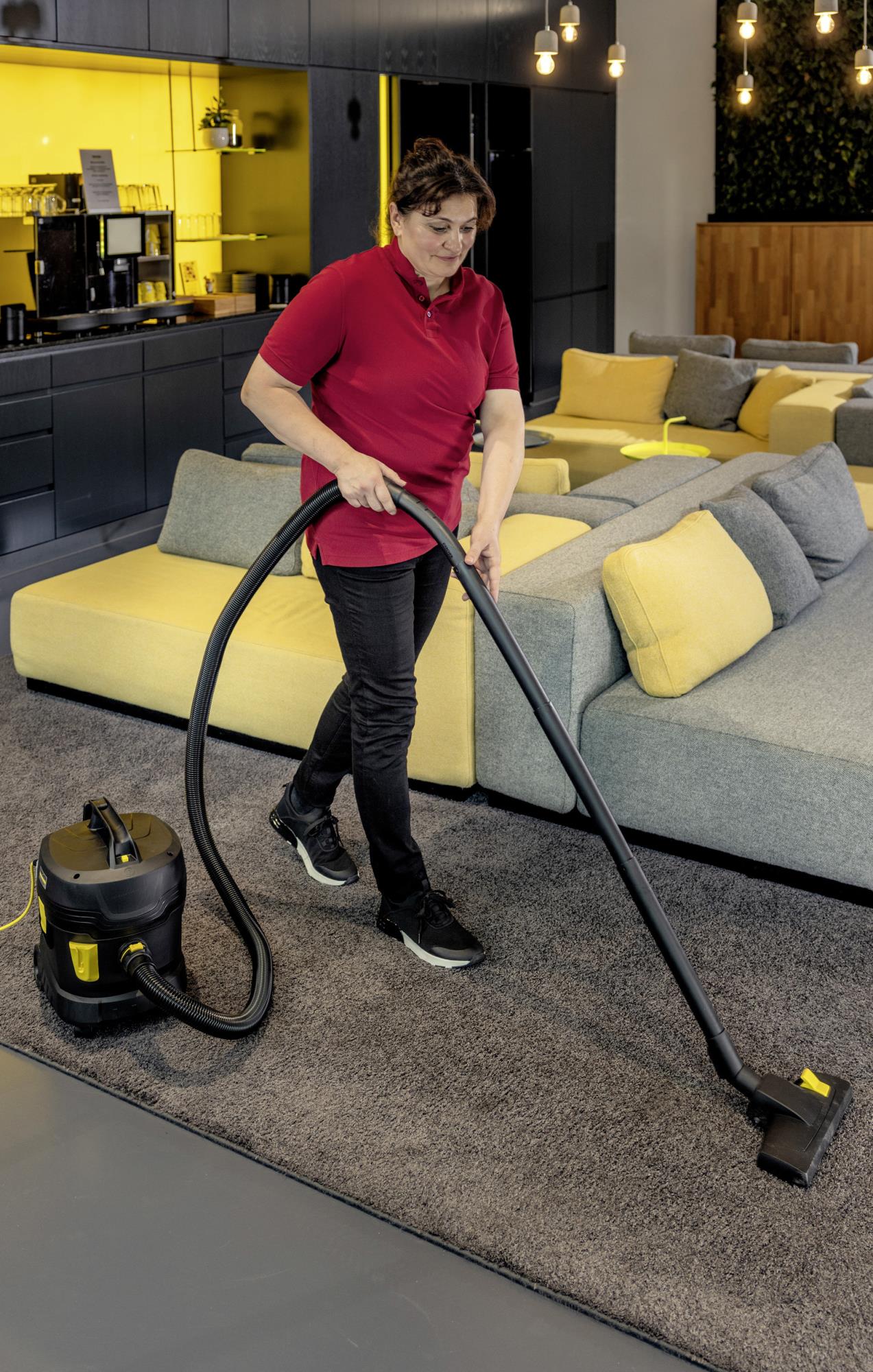 Vacuum Cleaner KARCHER Input power 850 W Dust capacity 11 L Drum vacuum Cleaning type Dry Dust container Dust bag Colour Black 1.527-222.0