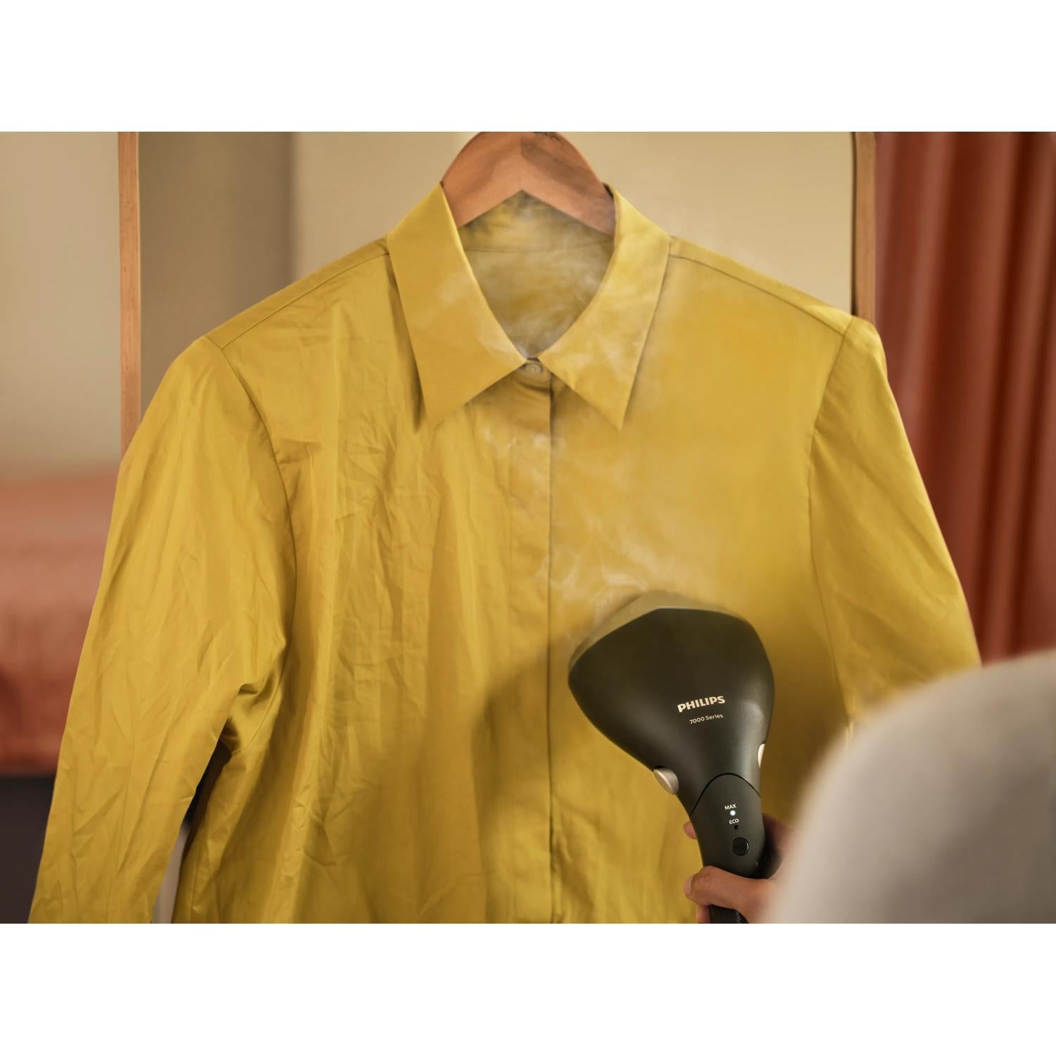 GARMENT STEAMER HANDHELD/STH7040/80 PHILIPS