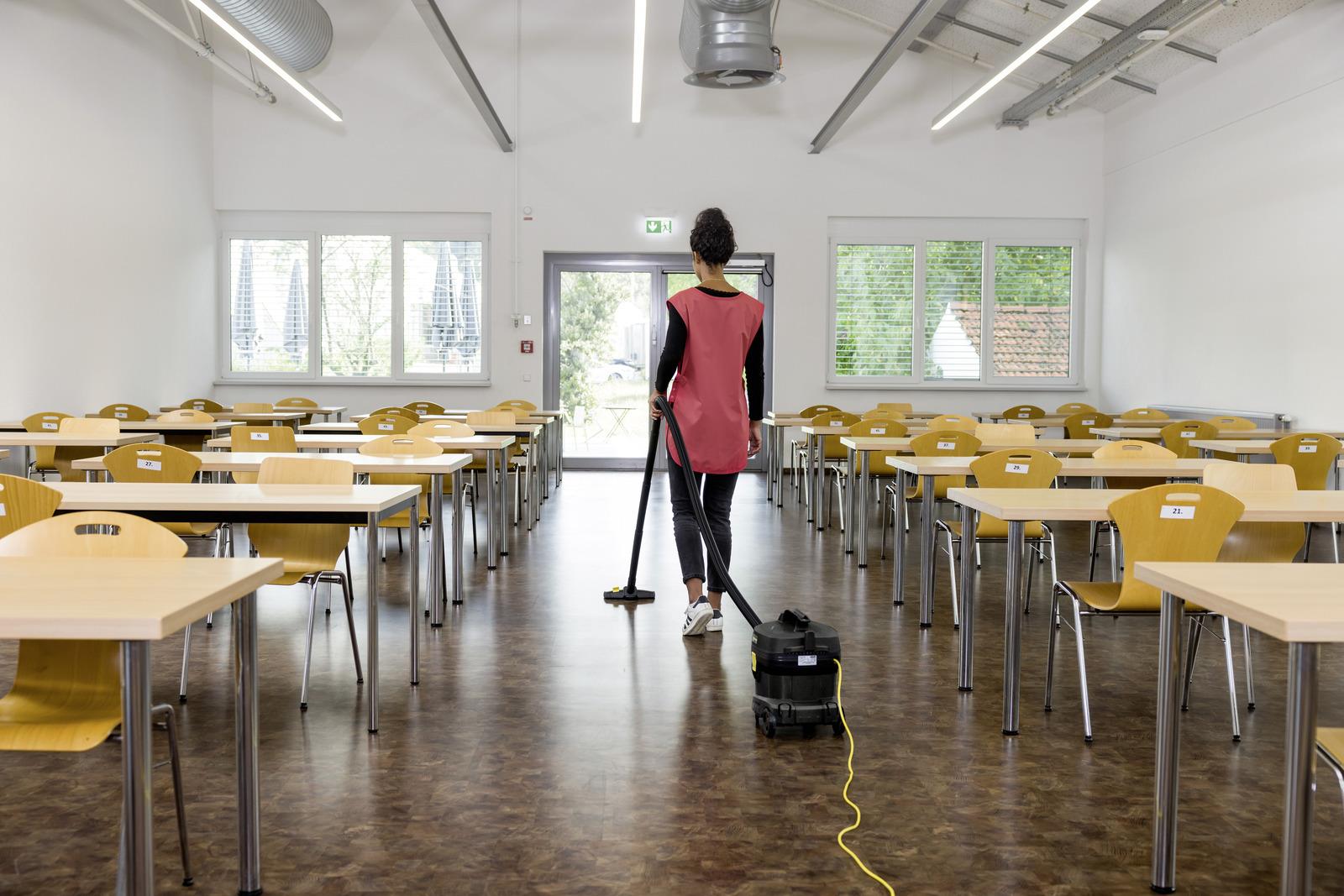 Vacuum Cleaner KARCHER Input power 850 W Dust capacity 11 L Drum vacuum Cleaning type Dry Dust container Dust bag Colour Black 1.527-214.0