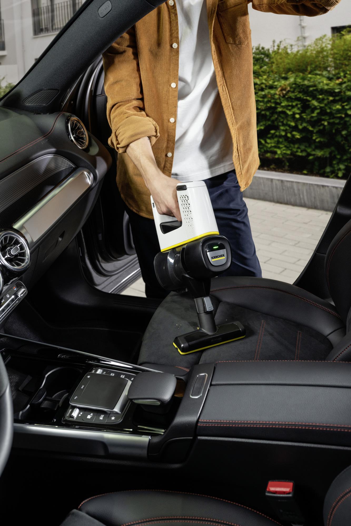 Vacuum Cleaner KARCHER Battery-power vacuum cleaner VC 4 Cordless myHome Car Cordless/Bagless/Car cleaning Capacity 0.65 l Noise 78 dB White Weight 2.4 kg 1.198-632.0
