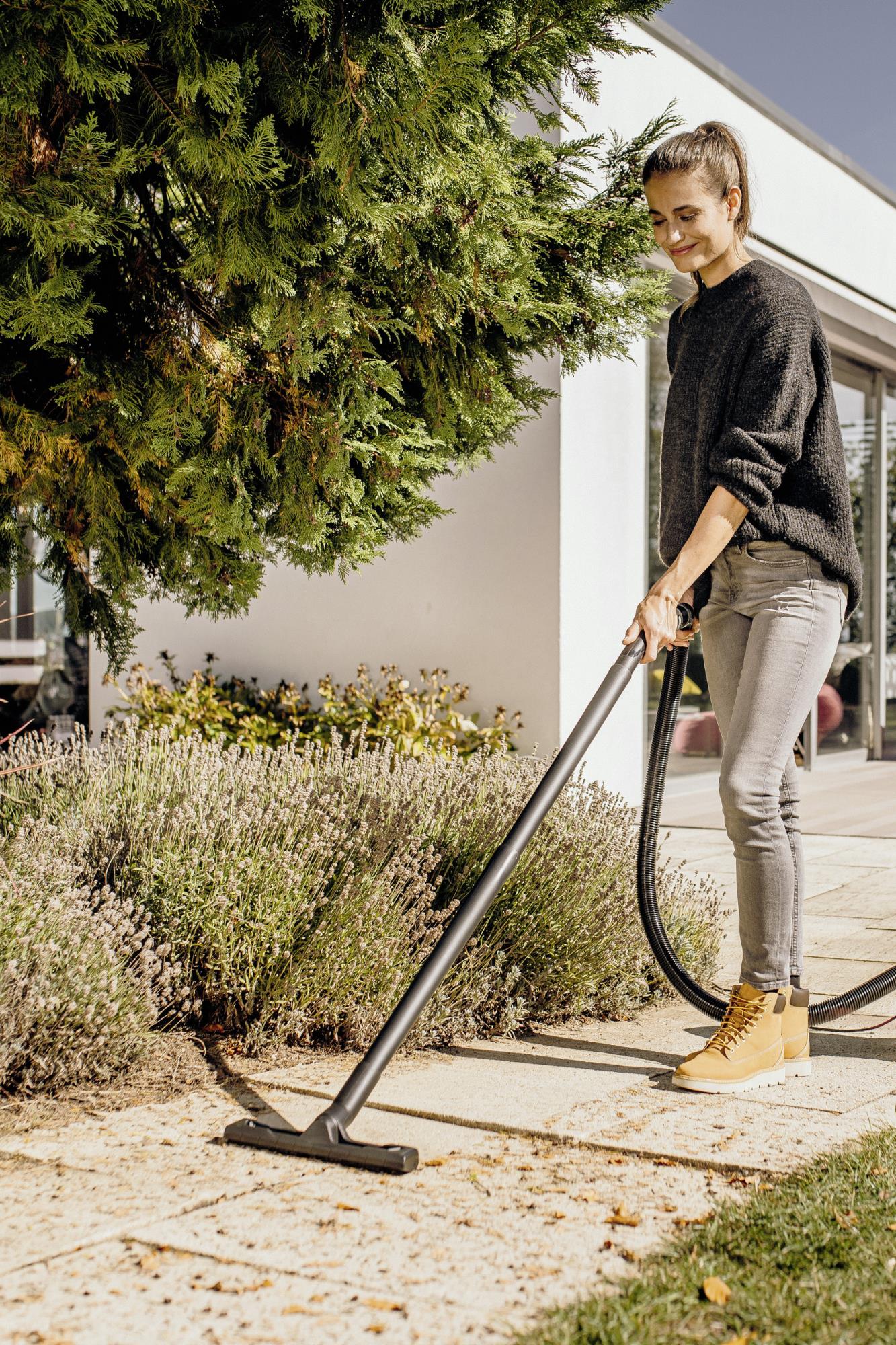 Vacuum Cleaner KARCHER Wet and dry vacuum cleaner WD 3 S V-17/4/20 + 4 FB 1000 Watts Suction power 230W Capacity 17 l Noise 74 dB Yellow Weight 4.8 kg 1.628-152.0
